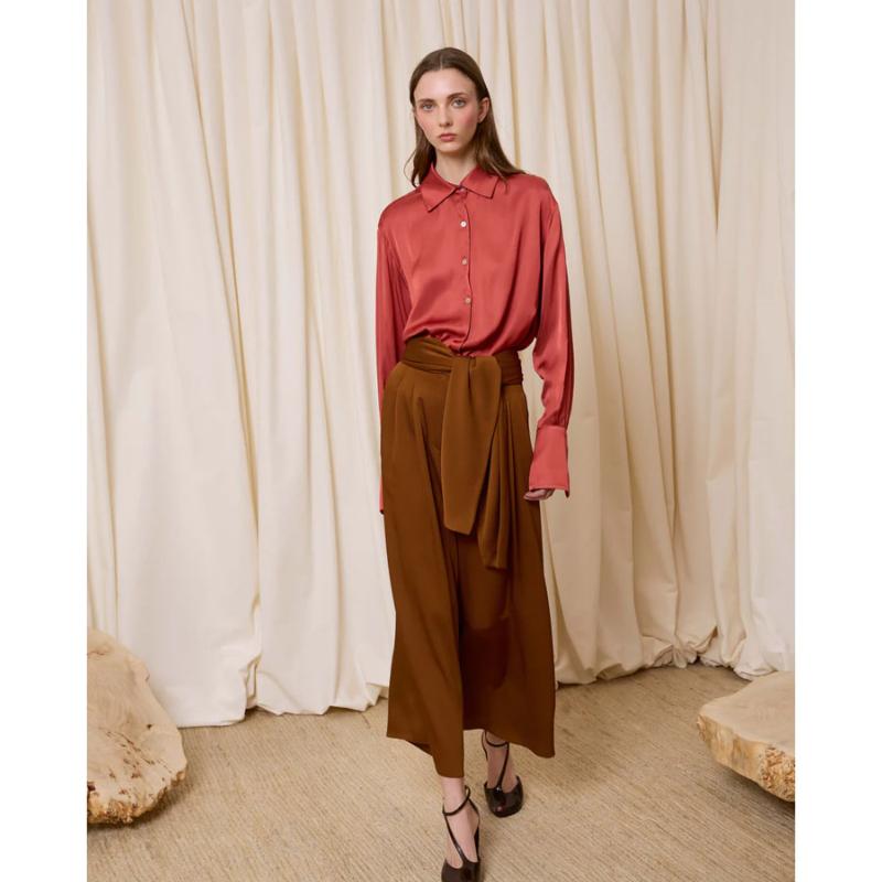 IS COMING - Pantalon large chocolat 